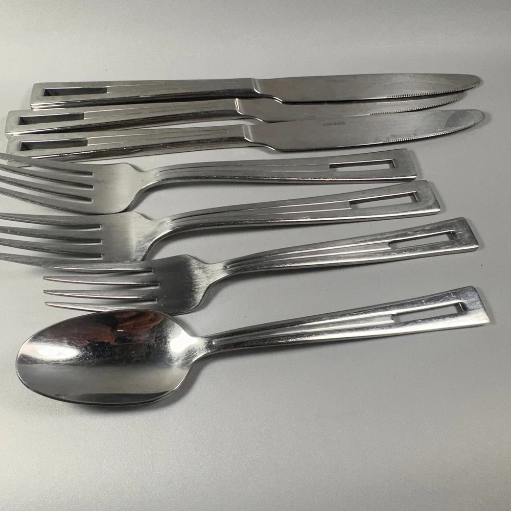 Oneida LIFT Stainless Flatware Slot Handle Modernist 7-Pc Set Knives Forks Spoon